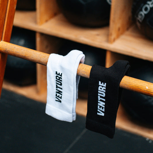 VENTURE SOCKS BLACK AND WHITE 6 PACK